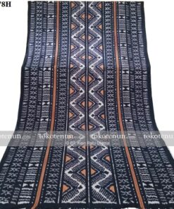 Tenun Ikat Hitam