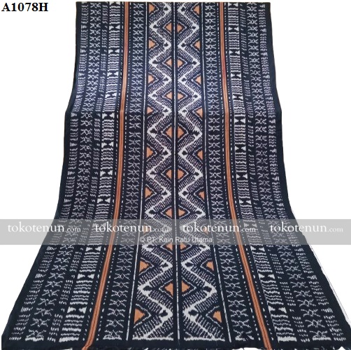 Tenun Ikat Hitam