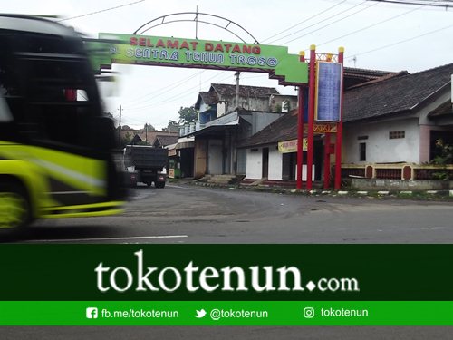 TENUN-JEPARA-TERKENAL-ATRAKSI-TENUN-TROSO-PRODUSEN-KAIN-CENDANA-TROSO-JUAL-GROSIR-PENGRAJIN-PABRIK-BANG-PESAN-MURAH-GALERI-ISTANA-DEWI-LIMO-KEMEJA-KOKO-DRESS-SHINTA-004