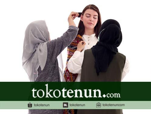 KAIN TENUN UNTUK PROPERTI STUDIO FOTO