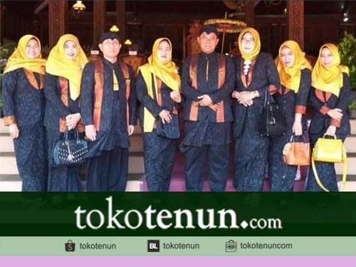 KAIN TENUN TROSO MOTIF HUJAN GERIMIS MENJADI PAKAIAN ADAT BAJU DINAS DI JEPARA