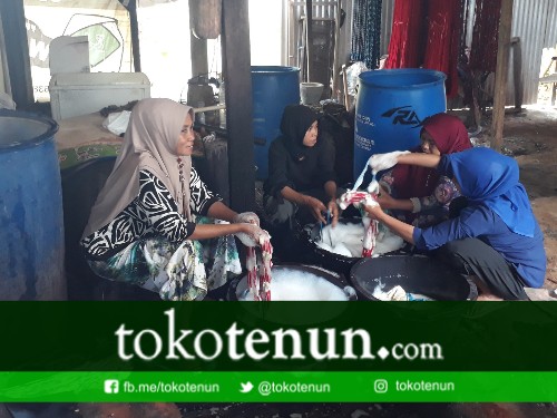 Proses Menter Mewarnai benang Tenun