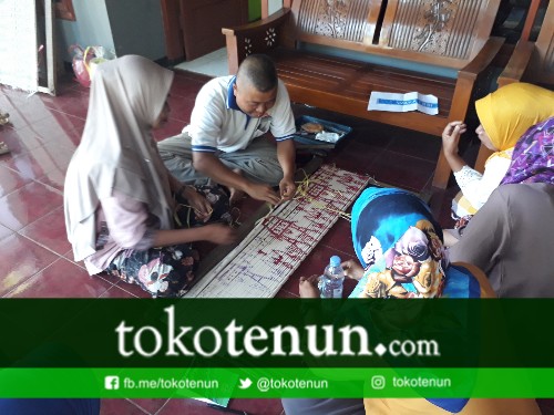 Teknik Menenun Kain Tenun Ikat