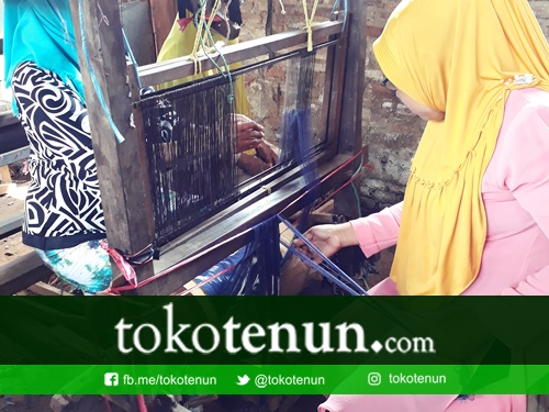 nyucuk proses membuat kain tenun