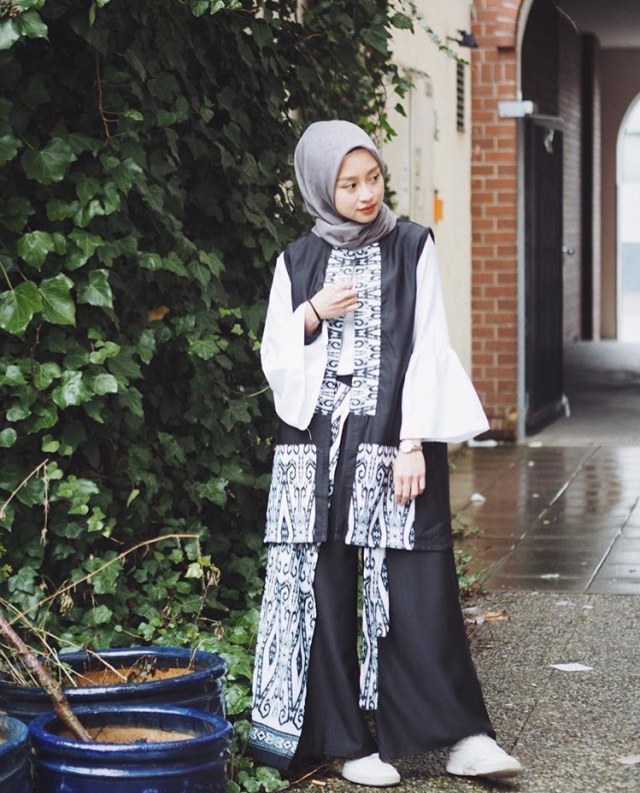 fashion tenun selebgram berhijab