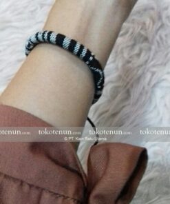 Gelang Tenun Ikat Serut Terlaris di Bukalapak