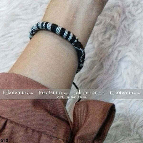 Gelang Tenun Ikat Serut Terlaris di Bukalapak