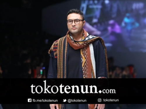 Aktor Tampil Etnik