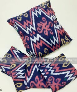 sarung bantal tenun