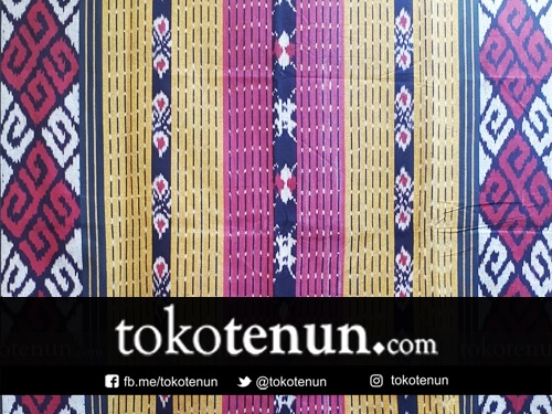 kain kain adat di indonesia banyak dibuat dengan cara