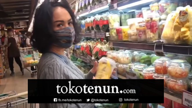 masker tenun ikat dari kain yang bagus