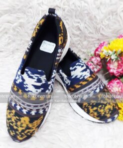 Sepatu Tenun Slip On U003