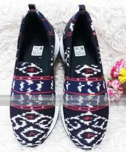 Sepatu Tenun Model Slip On U005