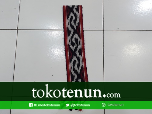 Ikat kepala tenun toraja